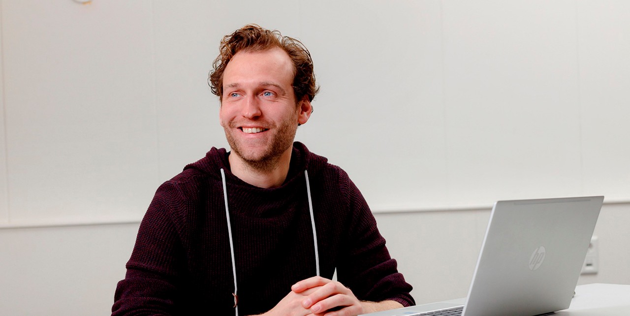 DE BEELDREDAKTIE / DOLPH CANTRIJN
T.B.V. PFZW GOED BEZIG ONLINE
RUBRIEK “DE EXPERT”
TILBURG D.D. 06.04.2022
SJEF VAN DER KLEIN