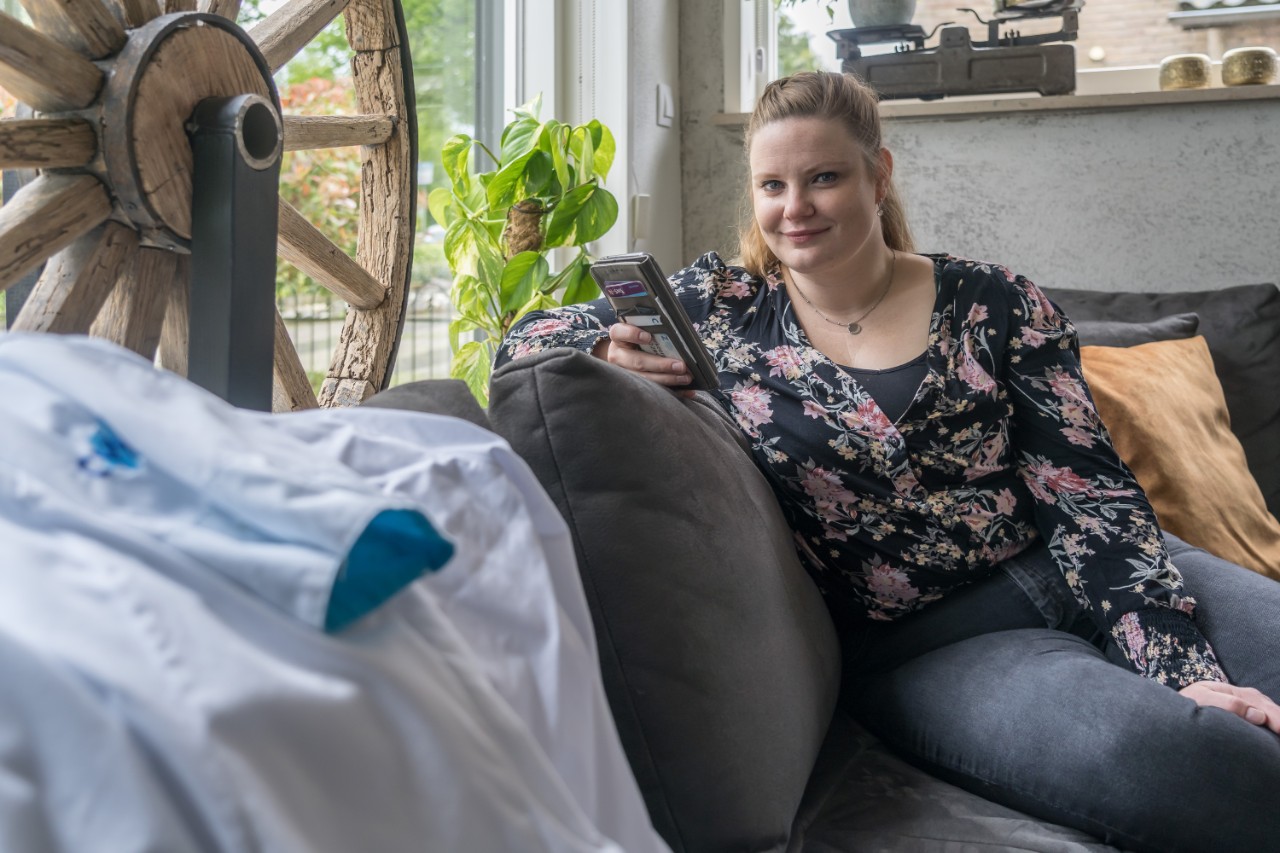 DE BEELDREDAKTIE / MARCO VELLINGA
T.B.V. PFZW GOED BEZIG ONLINE
BABBERICH D.D. 17.05.2021
ANNEMARIE HAZENBRINK

Achtergrond-informatie:Annemarie heeft een dochter van acht maanden en vertelt op platform Goed Bezig uit eigen ervaring wat er allemaal in je leven verandert als je een kindje krijgt, zowel mentaal als praktisch. Hoe blijf je fit en vitaal (oftewel in balans) in je ‘nieuwe’ leven als moeder, zowel in je werk als in je thuissituatie?